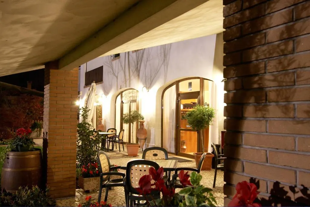 Agriturismo Il Cascinale Treviso 0*,